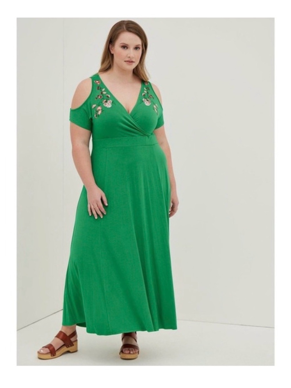 Plus Size Green Cold-Shoulder Maxi Dress with Embroidered Detail. Torrid. NWT